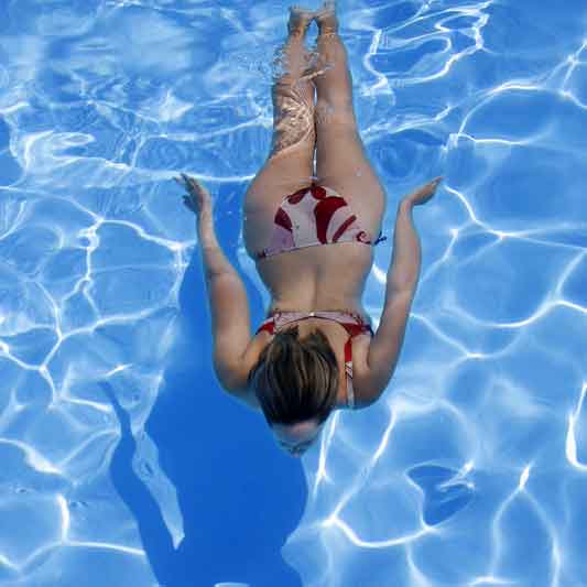 Nuotare in piscina